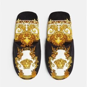 NWT Versace Medusa Slip-On Slippers Size M (8-9) Renaissance-Print Black Gold